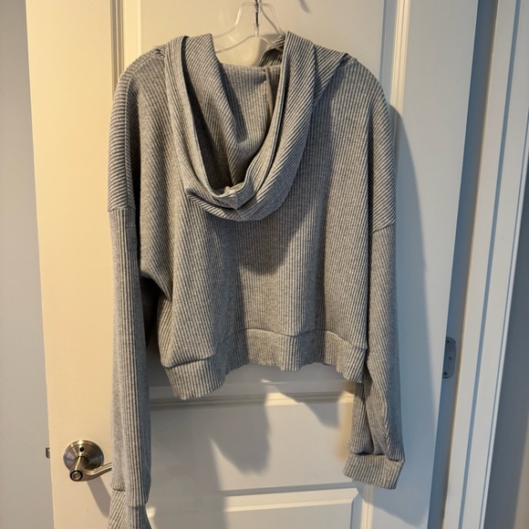 Alo Muse Gray Ribbed Soft Cropped Hoodie - Picture 7 of 9